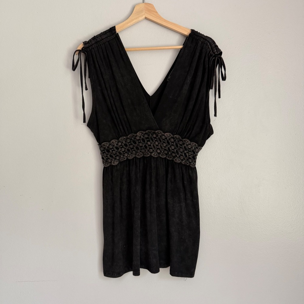 POL 2000s Black‎ Mineral Wash Crochet Lace Empire Waist Boho Babydoll Top L